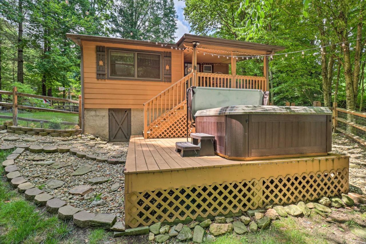 Vintage Creekside Cottage With Hot Tub And Grill! Maggie Valley Eksteriør bilde