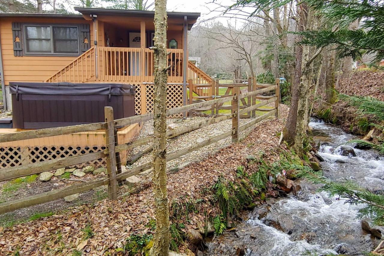 Vintage Creekside Cottage With Hot Tub And Grill! Maggie Valley Eksteriør bilde
