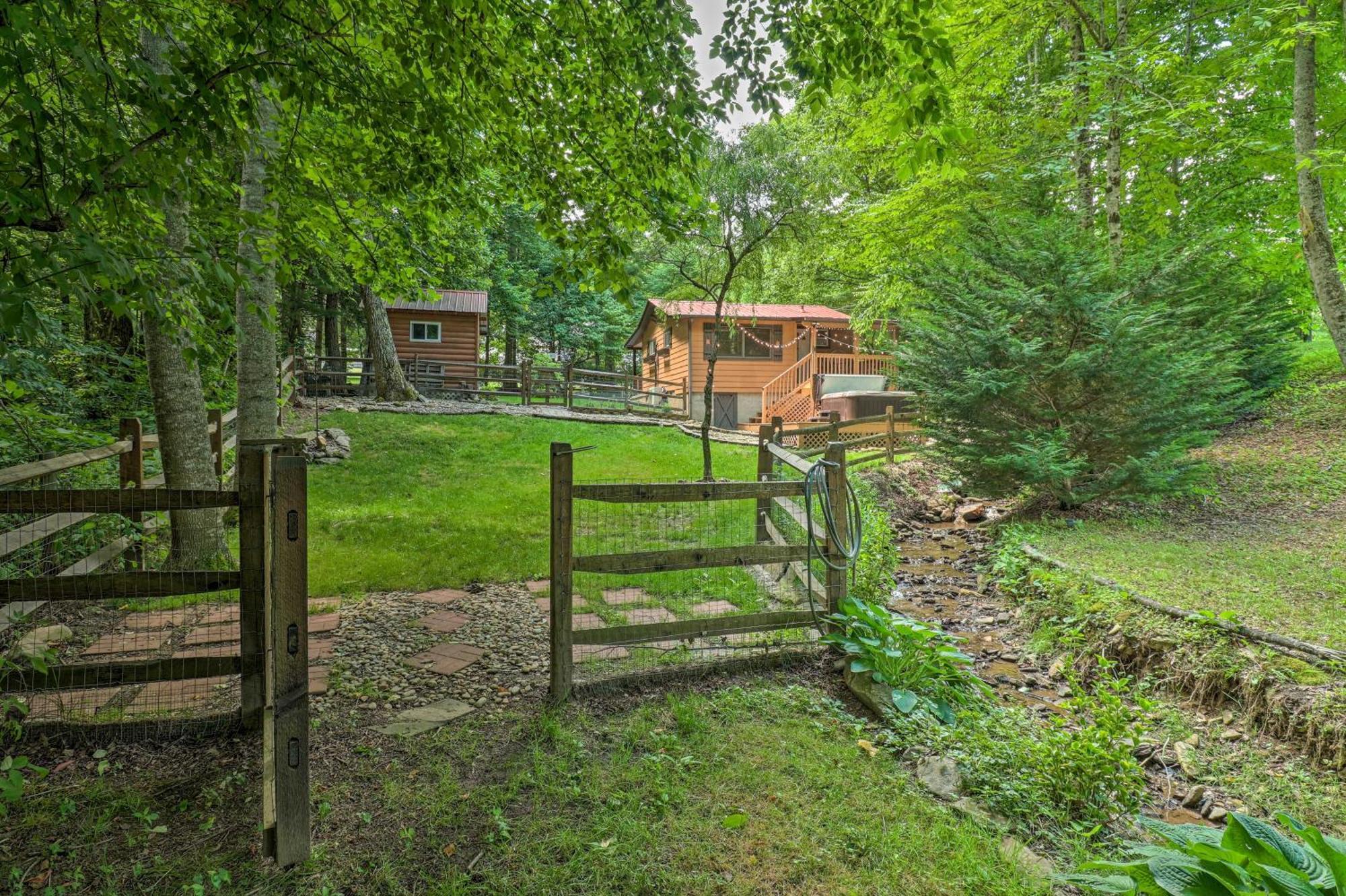 Vintage Creekside Cottage With Hot Tub And Grill! Maggie Valley Eksteriør bilde