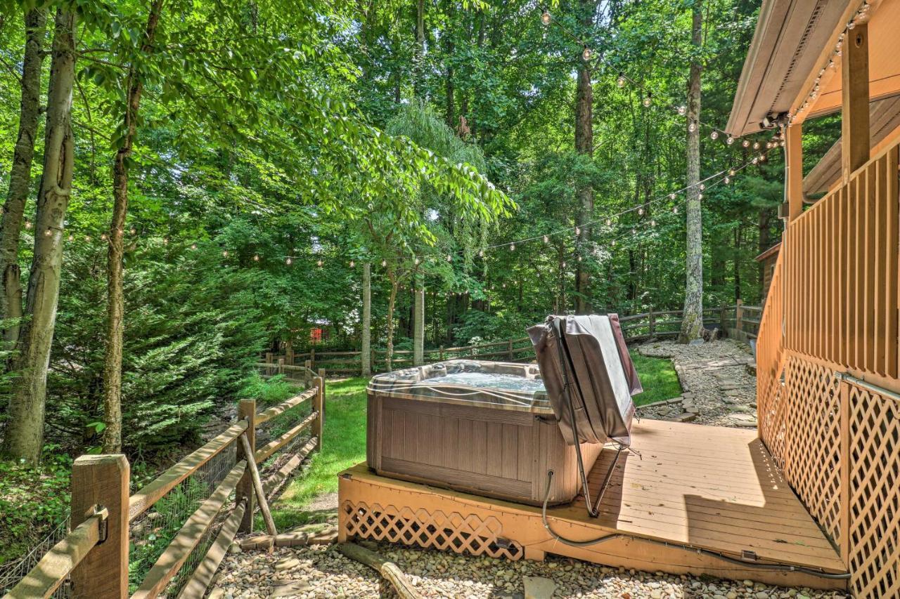 Vintage Creekside Cottage With Hot Tub And Grill! Maggie Valley Eksteriør bilde